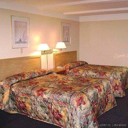 Oyo Hotel Wadsworth Oh I-76 Bilik gambar