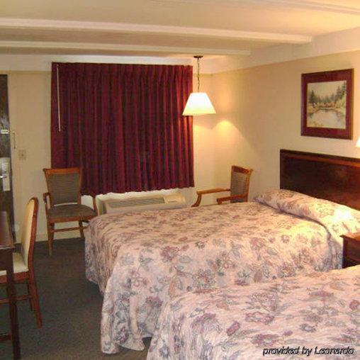 Oyo Hotel Wadsworth Oh I-76 Bilik gambar